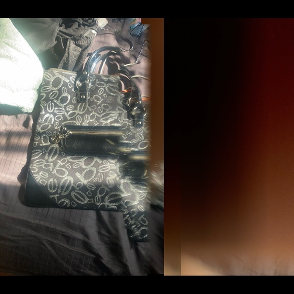 I am selling my BEBE purse it’s very unique I’ve never used it once - Picture 6 of 8